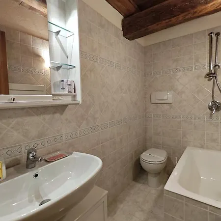 Hostdomus - Flower Loft Apartment